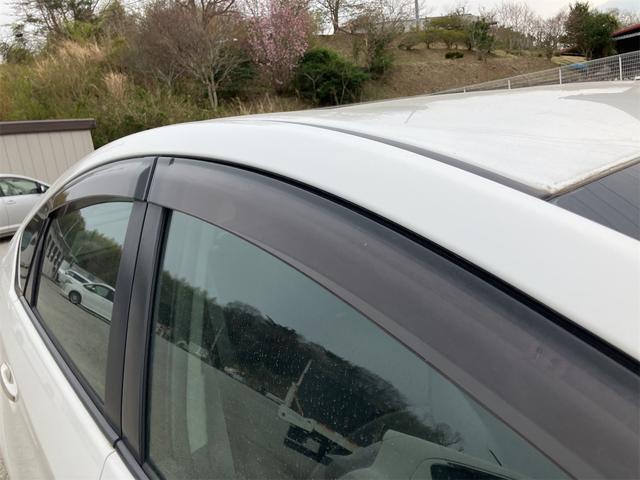 プリウス Ｌ　ハイブリッド　ドライブレコーダー　オートライト　スマートキー　電動格納ミラー　ＣＶＴ　盗難防止システム　衝突安全ボディ　アルミホイール　ミュージックプレイヤー接続可　ＡＢＳ　ＥＳＣ　エアコン（21枚目）