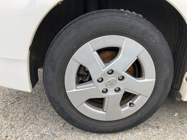 プリウス Ｌ　ハイブリッド　ドライブレコーダー　オートライト　スマートキー　電動格納ミラー　ＣＶＴ　盗難防止システム　衝突安全ボディ　アルミホイール　ミュージックプレイヤー接続可　ＡＢＳ　ＥＳＣ　エアコン（25枚目）