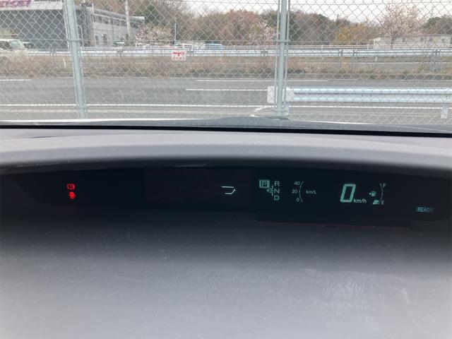プリウス Ｌ　ハイブリッド　ドライブレコーダー　オートライト　スマートキー　電動格納ミラー　ＣＶＴ　盗難防止システム　衝突安全ボディ　アルミホイール　ミュージックプレイヤー接続可　ＡＢＳ　ＥＳＣ　エアコン（28枚目）