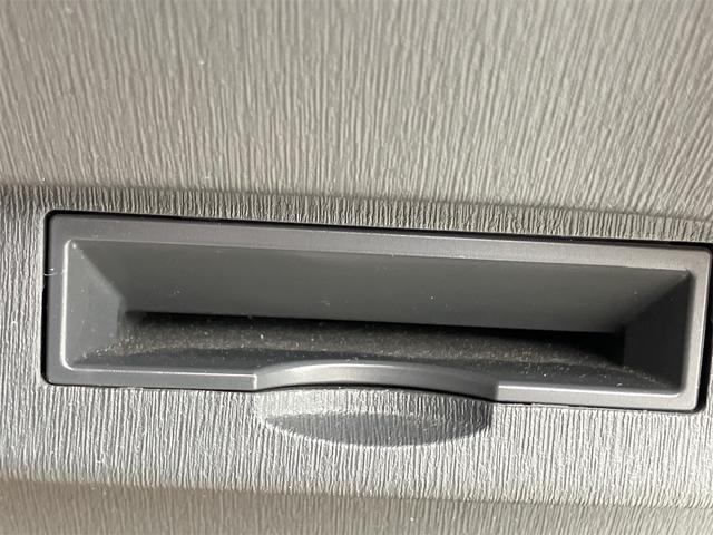 プリウス Ｌ　ハイブリッド　ドライブレコーダー　オートライト　スマートキー　電動格納ミラー　ＣＶＴ　盗難防止システム　衝突安全ボディ　アルミホイール　ミュージックプレイヤー接続可　ＡＢＳ　ＥＳＣ　エアコン（32枚目）