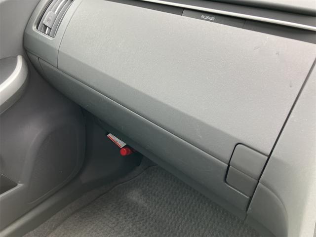 プリウス Ｌ　ハイブリッド　ドライブレコーダー　オートライト　スマートキー　電動格納ミラー　ＣＶＴ　盗難防止システム　衝突安全ボディ　アルミホイール　ミュージックプレイヤー接続可　ＡＢＳ　ＥＳＣ　エアコン（40枚目）