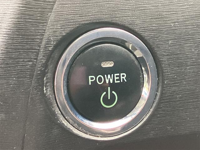 プリウス Ｓ　ハイブリッド　ＥＴＣ　バックカメラ　ナビ　ＴＶ　スマートキー　電動格納ミラー　ＣＶＴ　盗難防止システム　衝突安全ボディ　アルミホイール　ＣＤ　ＵＳＢ　ＡＢＳ　ＥＳＣ　エアコン　パワーステアリング（5枚目）