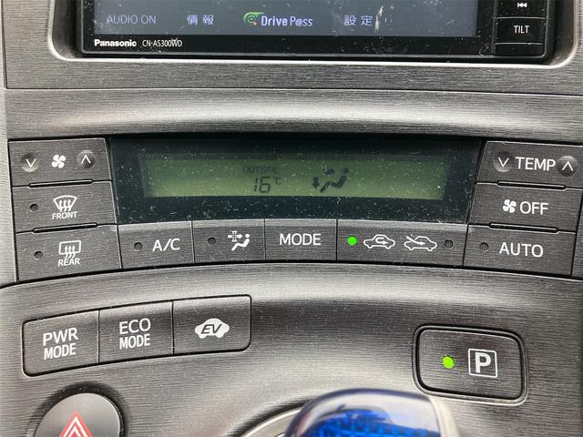 プリウス Ｓ　ハイブリッド　ＥＴＣ　バックカメラ　ナビ　ＴＶ　スマートキー　電動格納ミラー　ＣＶＴ　盗難防止システム　衝突安全ボディ　アルミホイール　ＣＤ　ＵＳＢ　ＡＢＳ　ＥＳＣ　エアコン　パワーステアリング（7枚目）
