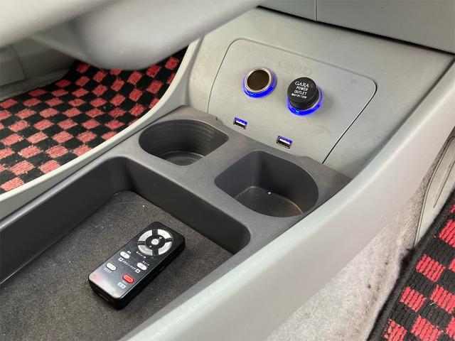 プリウス Ｓ　ハイブリッド　ＥＴＣ　バックカメラ　ナビ　ＴＶ　スマートキー　電動格納ミラー　ＣＶＴ　盗難防止システム　衝突安全ボディ　アルミホイール　ＣＤ　ＵＳＢ　ＡＢＳ　ＥＳＣ　エアコン　パワーステアリング（11枚目）