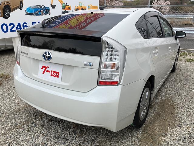 プリウス Ｓ　ハイブリッド　ＥＴＣ　バックカメラ　ナビ　ＴＶ　スマートキー　電動格納ミラー　ＣＶＴ　盗難防止システム　衝突安全ボディ　アルミホイール　ＣＤ　ＵＳＢ　ＡＢＳ　ＥＳＣ　エアコン　パワーステアリング（14枚目）
