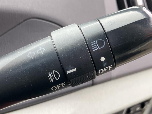 プリウス Ｓ　ハイブリッド　ＥＴＣ　バックカメラ　ナビ　ＴＶ　スマートキー　電動格納ミラー　ＣＶＴ　盗難防止システム　衝突安全ボディ　アルミホイール　ＣＤ　ＵＳＢ　ＡＢＳ　ＥＳＣ　エアコン　パワーステアリング（32枚目）