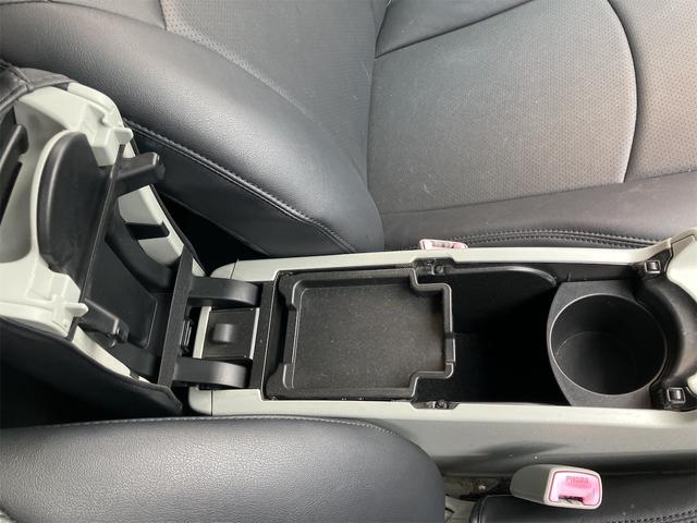 プリウス Ｓ　ハイブリッド　ＥＴＣ　バックカメラ　ナビ　ＴＶ　スマートキー　電動格納ミラー　ＣＶＴ　盗難防止システム　衝突安全ボディ　アルミホイール　ＣＤ　ＵＳＢ　ＡＢＳ　ＥＳＣ　エアコン　パワーステアリング（39枚目）
