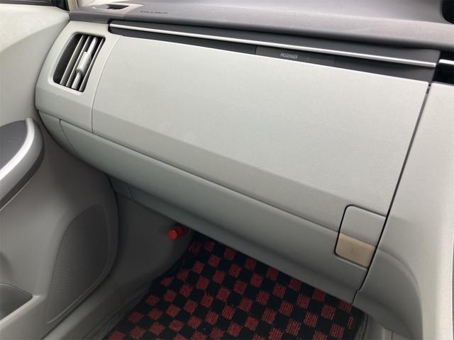 プリウス Ｓ　ハイブリッド　ＥＴＣ　バックカメラ　ナビ　ＴＶ　スマートキー　電動格納ミラー　ＣＶＴ　盗難防止システム　衝突安全ボディ　アルミホイール　ＣＤ　ＵＳＢ　ＡＢＳ　ＥＳＣ　エアコン　パワーステアリング（41枚目）