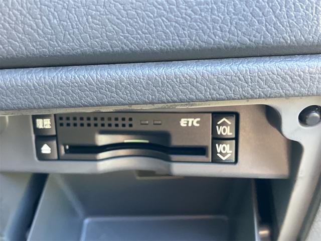 ヴォクシー ＺＳ　煌ＩＩ　ＥＴＣ　ＴＶ　両側電動スライドドア　オートライト　ＨＩＤ　スマートキー　電動格納ミラー　３列シート　ＣＶＴ　アルミホイール　ＣＤ　ＤＶＤ再生　ミュージックプレイヤー接続可　Ｂｌｕｅｔｏｏｔｈ（12枚目）