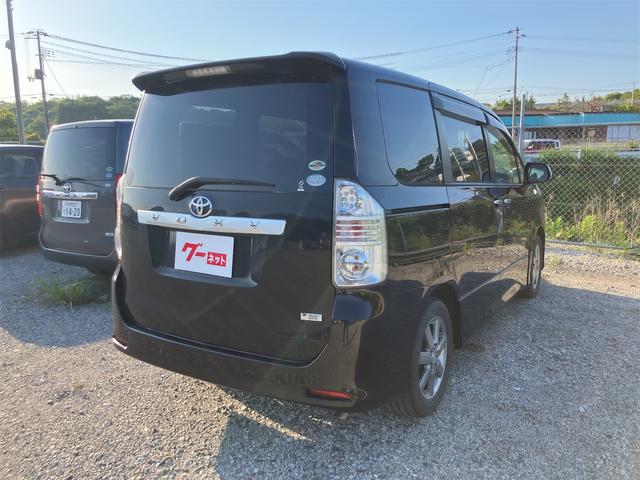 ヴォクシー ＺＳ　煌ＩＩ　ＥＴＣ　ＴＶ　両側電動スライドドア　オートライト　ＨＩＤ　スマートキー　電動格納ミラー　３列シート　ＣＶＴ　アルミホイール　ＣＤ　ＤＶＤ再生　ミュージックプレイヤー接続可　Ｂｌｕｅｔｏｏｔｈ（18枚目）