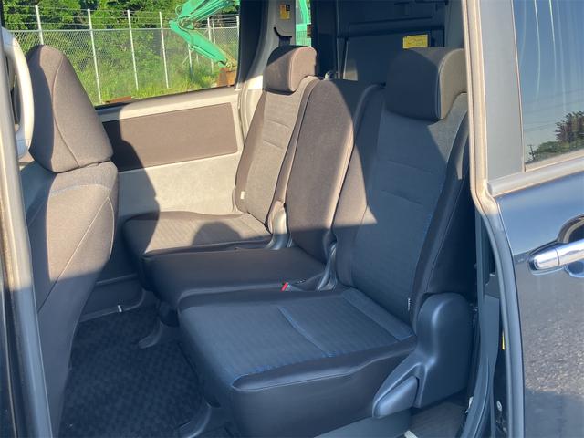 ヴォクシー ＺＳ　煌ＩＩ　ＥＴＣ　ＴＶ　両側電動スライドドア　オートライト　ＨＩＤ　スマートキー　電動格納ミラー　３列シート　ＣＶＴ　アルミホイール　ＣＤ　ＤＶＤ再生　ミュージックプレイヤー接続可　Ｂｌｕｅｔｏｏｔｈ（34枚目）