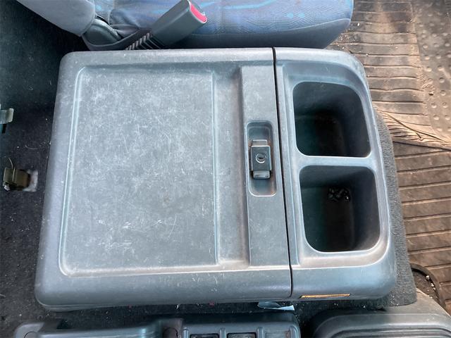 フォワード 　トラック　ＭＴ　後輪ダブル　エアコン　パワーウィンドウ　運転席エアバッグ　６速マニュアル車　ディーゼル（32枚目）