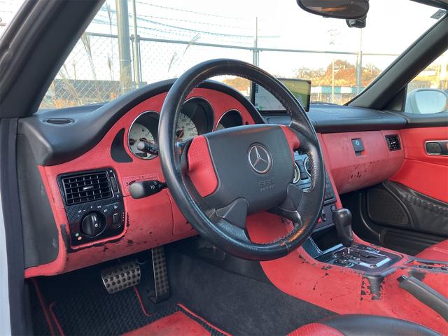 ＳＬＫ ＳＬＫ２３０コンプレッサー　オープンカー　左ハンドル　ドライブレコーダー　ナビ　オートクルーズコントロール　ＡＴ　シートヒーター　アルミホイール　ＡＢＳ　カセット　エアコン　パワーウィンドウ（2枚目）