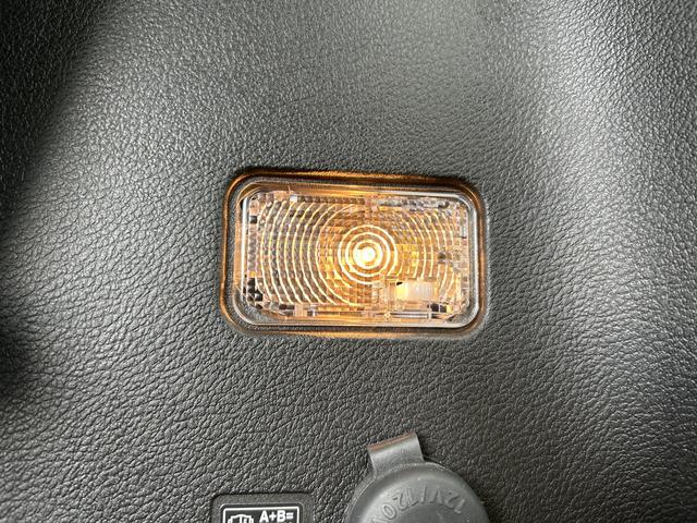 ソリオバンディット バンディットＨＹＢＲＩＤ　ＭＶ　４ＷＤ　アウトレット車　４ＷＤ　マイルドハイブリッド　デュアルカメラブレーキサポート　純正ナビ　全方位カメラ　純正ＥＴＣ　両側電動スライドドア　クルーズコントロール　シートヒーター　オートライト　ＬＥＤヘッドライト（61枚目）