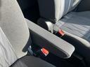 運転席にはひじ掛けがございます。