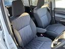運転席側シートは乗り降りも多く傷みやすいですが、とてもきれいな状態に保たれております。