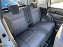 運転席側リヤシート。使用感もほとんどなくきれいな状態に保たれております。