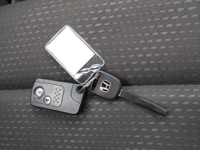 D スマートキー フルフラット ベンチシート パワーウインドウ エアコン ABS パワーステアリング 盗難防止システム 衝突安全ボディ 修復歴無し(15枚目)