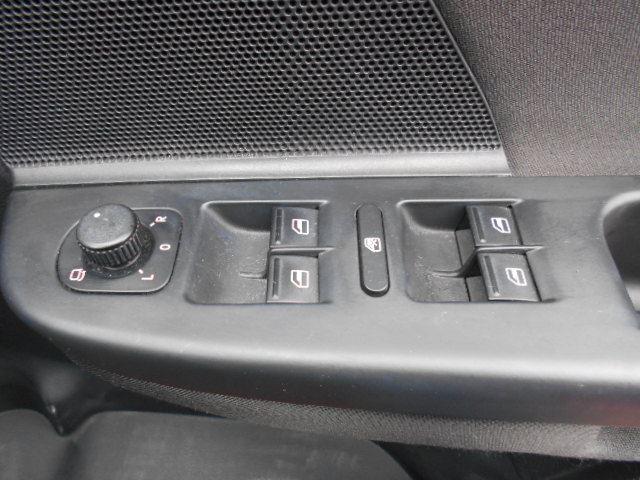 TSI トレンドライン ナビ CD.ワンセグTV キーレスエントリー ETC パワーウインドウ エアコン ABS パワーステアリング 盗難防止システム(16枚目)