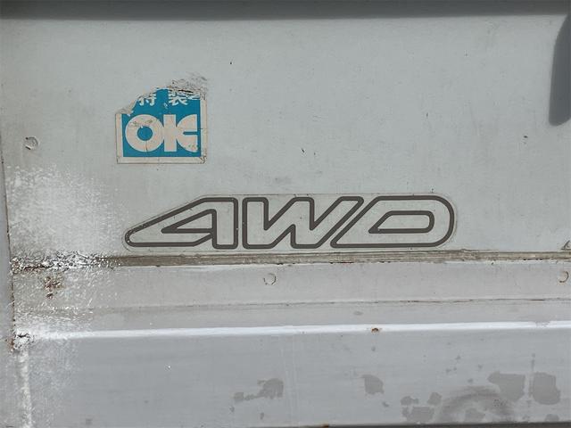 サンバートラック 4WD ダンプ MT エアコン 運転席エアバッグ(8枚目)