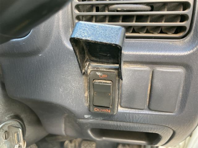 サンバートラック 4WD ダンプ MT エアコン 運転席エアバッグ(15枚目)