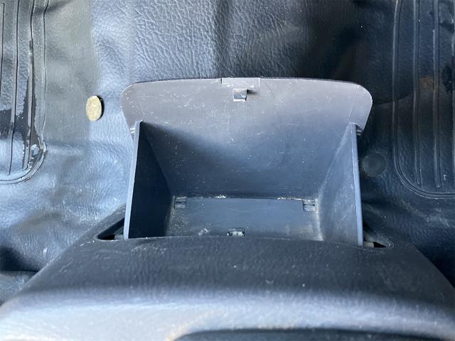 サンバートラック 4WD ダンプ MT エアコン 運転席エアバッグ(28枚目)