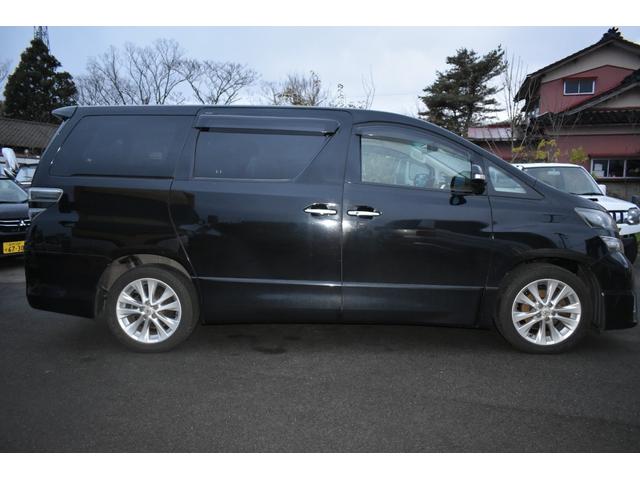 ヴェルファイア ２．４Ｚ　プラチナムセレクション　両側パワスラ　パワーバックドア　フリップダウンモニター　４ＷＤ　車検Ｒ８年１２月ワンオーナー物（4枚目）