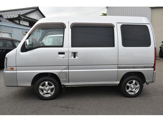 サンバーバン トランスポーター　スーパーチャージャー　５ＭＴ　４ＷＤ　社外タコメーター　キーレス　ＥＴＣ（5枚目）