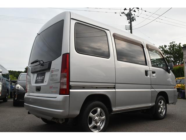 サンバーバン トランスポーター　スーパーチャージャー　５ＭＴ　４ＷＤ　社外タコメーター　キーレス　ＥＴＣ（9枚目）