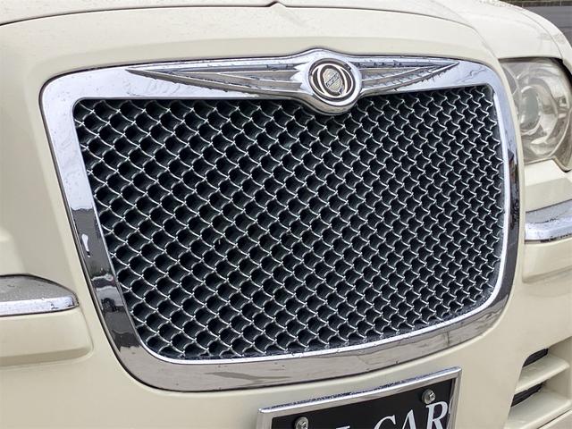 クライスラー・３００ ３００Ｃ　カロッツェリアＨＤＤナビ　フルセグＴＶ　サンルーフ　ＥＴＣ　２２インチアルミホイール　パワーシート　社外車高調　ＨＩＤ（10枚目）