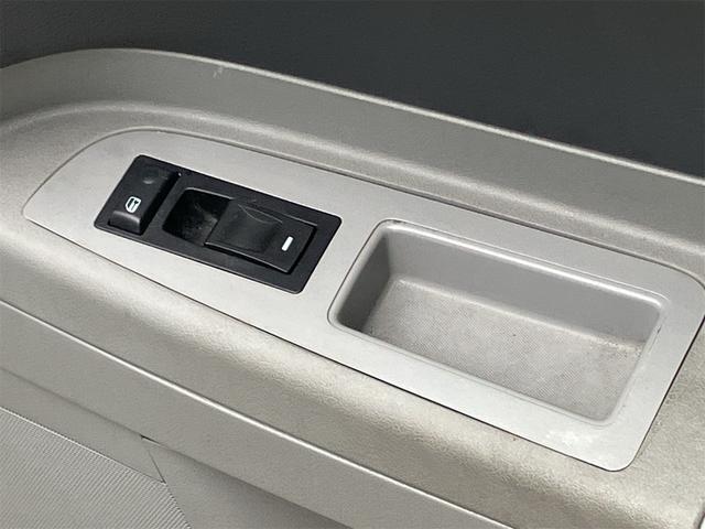 クライスラー・３００ ３００Ｃ　カロッツェリアＨＤＤナビ　フルセグＴＶ　サンルーフ　ＥＴＣ　２２インチアルミホイール　パワーシート　社外車高調　ＨＩＤ（19枚目）
