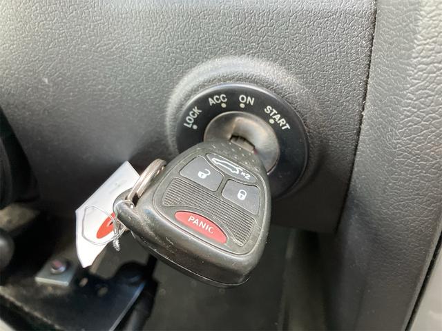 クライスラー・３００ ３００Ｃ　カロッツェリアＨＤＤナビ　フルセグＴＶ　サンルーフ　ＥＴＣ　２２インチアルミホイール　パワーシート　社外車高調　ＨＩＤ（29枚目）