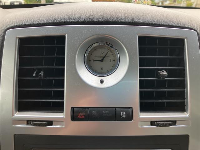 クライスラー・３００ ３００Ｃ　カロッツェリアＨＤＤナビ　フルセグＴＶ　サンルーフ　ＥＴＣ　２２インチアルミホイール　パワーシート　社外車高調　ＨＩＤ（35枚目）