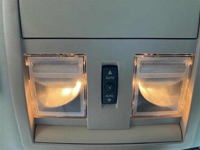 クライスラー・３００ ３００Ｃ　カロッツェリアＨＤＤナビ　フルセグＴＶ　サンルーフ　ＥＴＣ　２２インチアルミホイール　パワーシート　社外車高調　ＨＩＤ（40枚目）