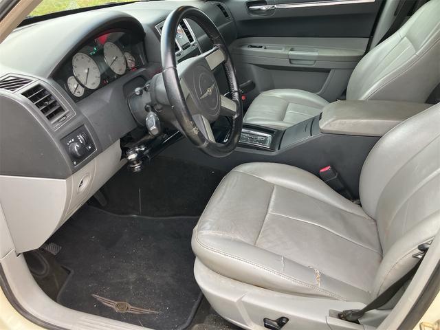 クライスラー・３００ ３００Ｃ　カロッツェリアＨＤＤナビ　フルセグＴＶ　サンルーフ　ＥＴＣ　２２インチアルミホイール　パワーシート　社外車高調　ＨＩＤ（45枚目）