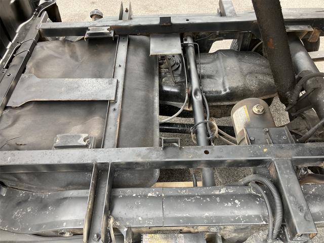 キャリイトラック ダンプ　切替式４ＷＤ　色替車　荷台上下動作　５速ＭＴ　デフロック（12枚目）