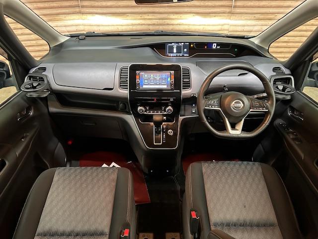 セレナ ハイウェイスターＶ　４ＷＤ　純正ワイドナビ　アラウンドビューモニター　後席モニター　両側電動スライドドア　レーダークルーズ　前席シートヒーター　ハンドルヒーター　ＬＥＤヘッドライト　純正１５インチアルミホイール（2枚目）