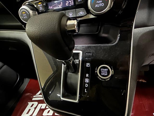 セレナ ハイウェイスターＶ　４ＷＤ　純正ワイドナビ　アラウンドビューモニター　後席モニター　両側電動スライドドア　レーダークルーズ　前席シートヒーター　ハンドルヒーター　ＬＥＤヘッドライト　純正１５インチアルミホイール（7枚目）