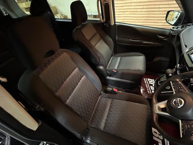 セレナ ハイウェイスターＶ　４ＷＤ　純正ワイドナビ　アラウンドビューモニター　後席モニター　両側電動スライドドア　レーダークルーズ　前席シートヒーター　ハンドルヒーター　ＬＥＤヘッドライト　純正１５インチアルミホイール（26枚目）