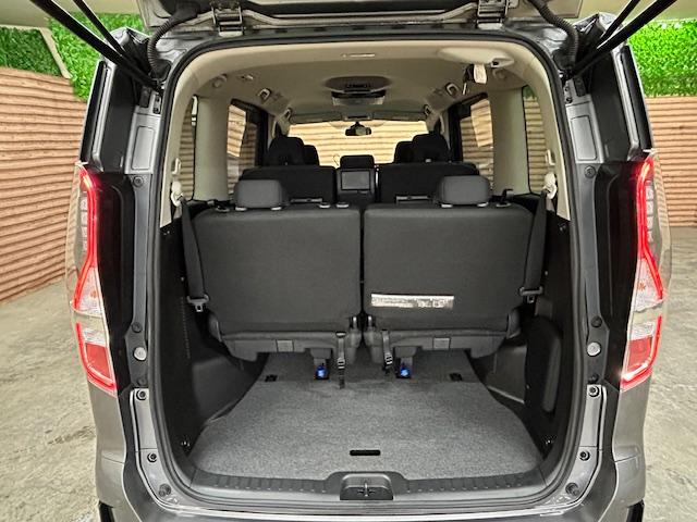 セレナ ハイウェイスターＶ　４ＷＤ　純正ワイドナビ　アラウンドビューモニター　後席モニター　両側電動スライドドア　レーダークルーズ　前席シートヒーター　ハンドルヒーター　ＬＥＤヘッドライト　純正１５インチアルミホイール（32枚目）