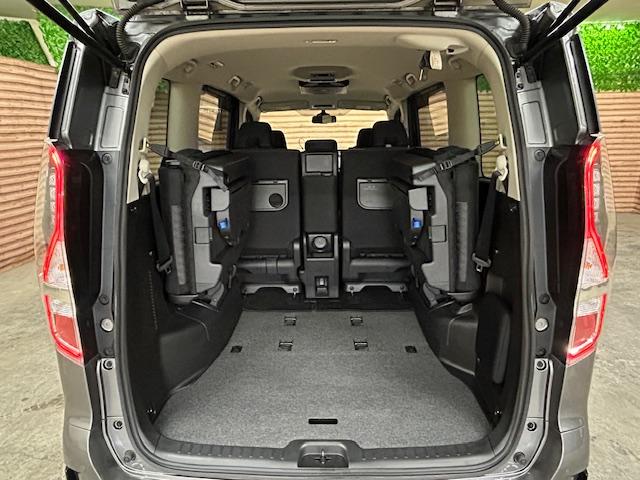 セレナ ハイウェイスターＶ　４ＷＤ　純正ワイドナビ　アラウンドビューモニター　後席モニター　両側電動スライドドア　レーダークルーズ　前席シートヒーター　ハンドルヒーター　ＬＥＤヘッドライト　純正１５インチアルミホイール（34枚目）