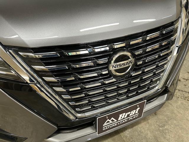 セレナ ハイウェイスターＶ　４ＷＤ　純正ワイドナビ　アラウンドビューモニター　後席モニター　両側電動スライドドア　レーダークルーズ　前席シートヒーター　ハンドルヒーター　ＬＥＤヘッドライト　純正１５インチアルミホイール（55枚目）
