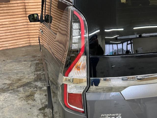 セレナ ハイウェイスターＶ　４ＷＤ　純正ワイドナビ　アラウンドビューモニター　後席モニター　両側電動スライドドア　レーダークルーズ　前席シートヒーター　ハンドルヒーター　ＬＥＤヘッドライト　純正１５インチアルミホイール（75枚目）