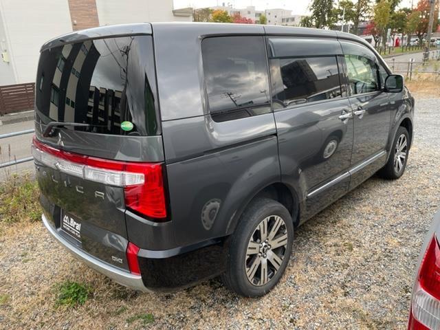 デリカＤ：５ Ｐ　４ＷＤ　衝突軽減ブレーキ　純正ナビＴＶ　全方位カメラ　両側電動スライドドア　電動リアゲート　純正１８インチアルミホイール　レーダークルーズ　前席シートヒーター　運転席電動シート　ＬＥＤヘッドライト（3枚目）