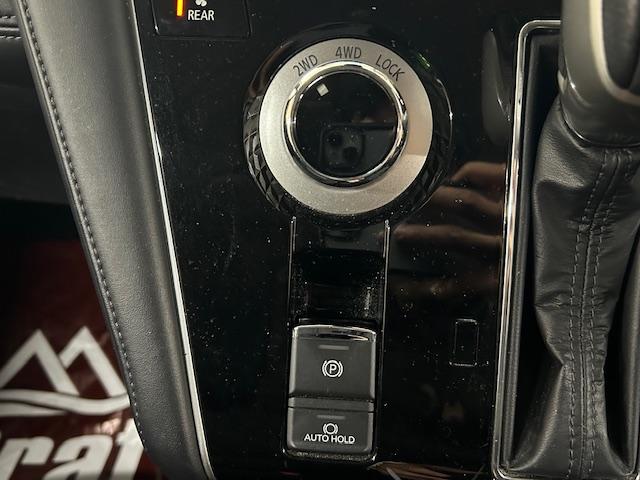 デリカＤ：５ Ｐ　衝突軽減ブレーキ　純正ナビＴＶ　全方位カメラ　両側電動スライドドア　電動リアゲート　リフトアップ　ナイトロパワーＭ７ファランクス（バレルブラック）１６インチＡＷ　レーダークルーズ　前席シートヒーター（5枚目）