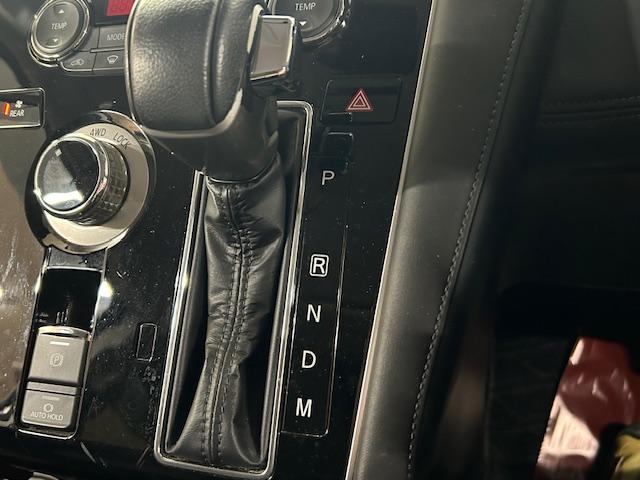 デリカＤ：５ Ｐ　衝突軽減ブレーキ　純正ナビＴＶ　全方位カメラ　両側電動スライドドア　電動リアゲート　リフトアップ　ナイトロパワーＭ７ファランクス（バレルブラック）１６インチＡＷ　レーダークルーズ　前席シートヒーター（6枚目）