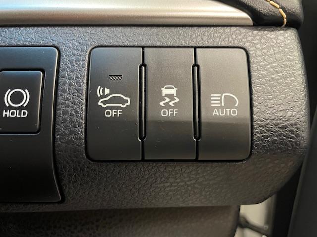 ハリアーハイブリッド プログレス　４ＷＤ　トヨタセーフティセンス　純正ナビ　全方位カメラ　ＴＲＤフルエアロ　レーダークルーズ　運転席電動シート　電動リアゲート　ハーフレザーシート　純正１８インチアルミホイール　ＬＥＤヘッドライト（12枚目）