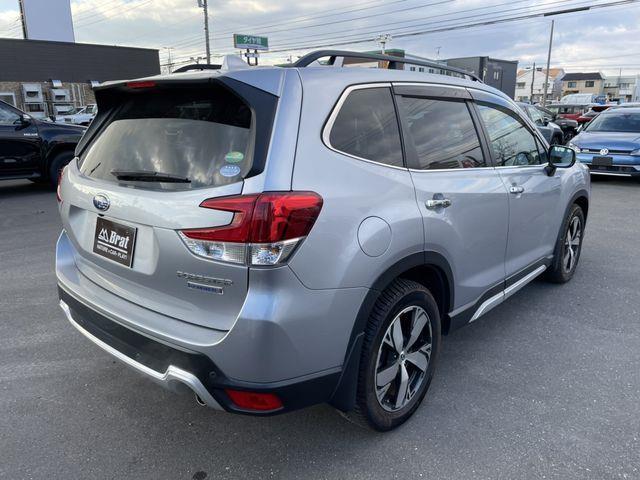 フォレスター アドバンス 4WD アイサイト サンルーフ 革シート 純正ナビ フルセグTV フロント・サイド・バックカメラ 全席シートヒーター 前席電動シート ブラインドスポットモニター デジタルインナーミラー 電動リアゲート(3枚目)