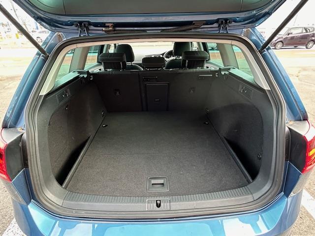 ゴルフオールトラック TSI 4モーション アップグレードパッケージ 4WD 衝突軽減ブレーキ 純正ナビ フルセグTV 前席シートヒーター ハンドルヒーター レーダークルーズ ビルトインETC 革巻きステアリング ルーフレール 純正17インチアルミホイール パドルシフト(8枚目)