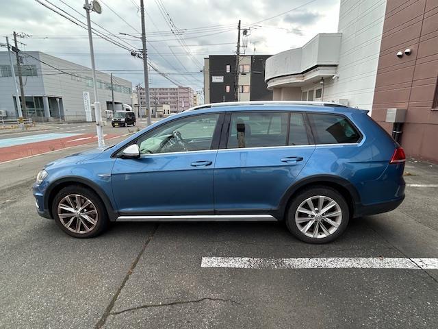 ゴルフオールトラック TSI 4モーション アップグレードパッケージ 4WD 衝突軽減ブレーキ 純正ナビ フルセグTV 前席シートヒーター ハンドルヒーター レーダークルーズ ビルトインETC 革巻きステアリング ルーフレール 純正17インチアルミホイール パドルシフト(11枚目)